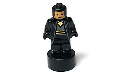 LEGO Harry Potter Hufflepuff Student Statuette / Trophy #1, Nougat Face (90398pb030-used)