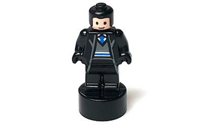 LEGO Harry Potter Ravenclaw Student Statuette / Trophy #1, Black Hair, Light Nougat Face (90398pb033-used)